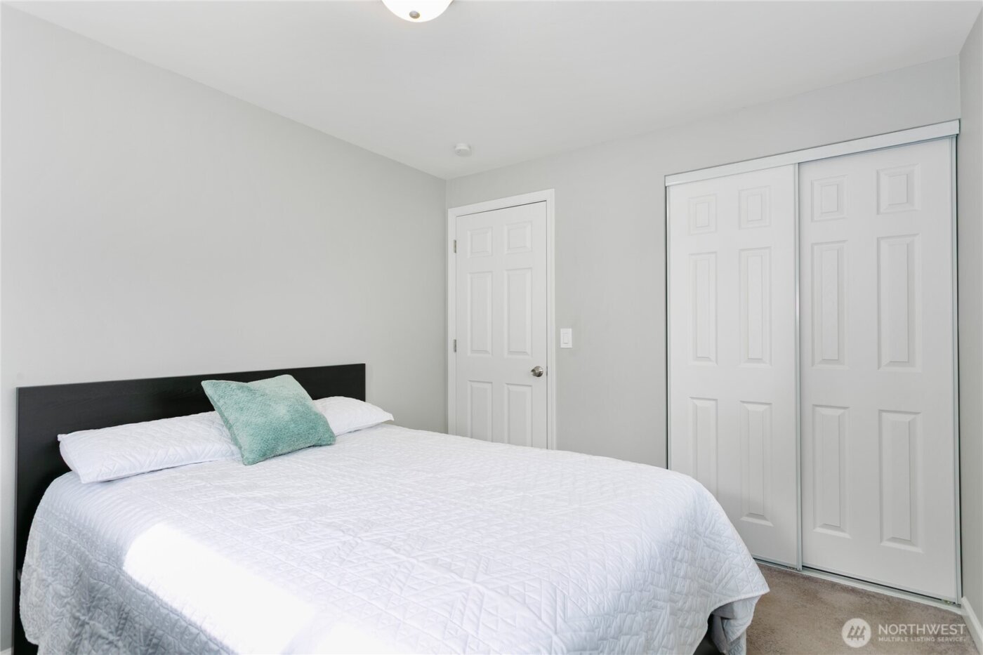 24532 35th Place S, Kent, WA 98032