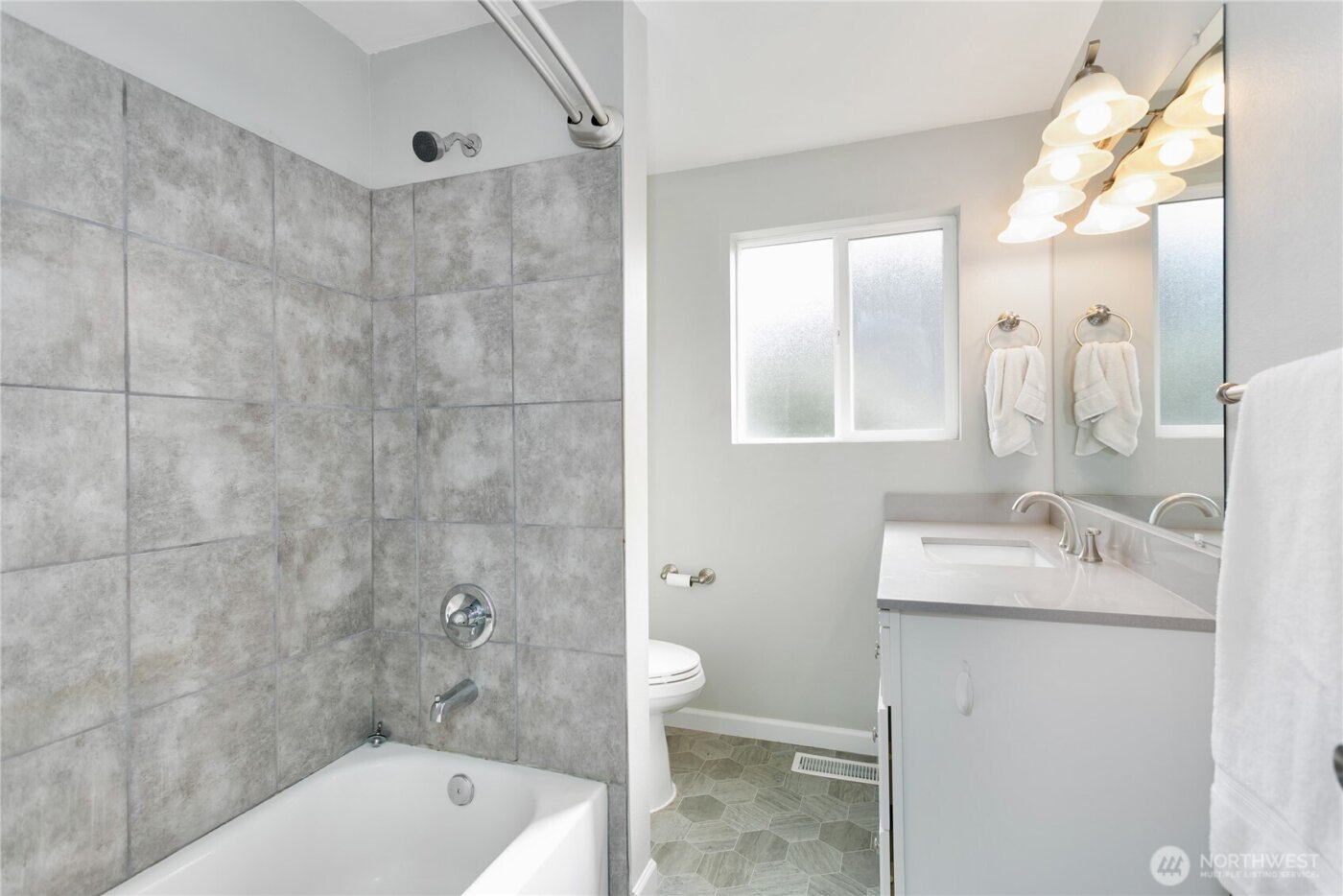 24532 35th Place S, Kent, WA 98032