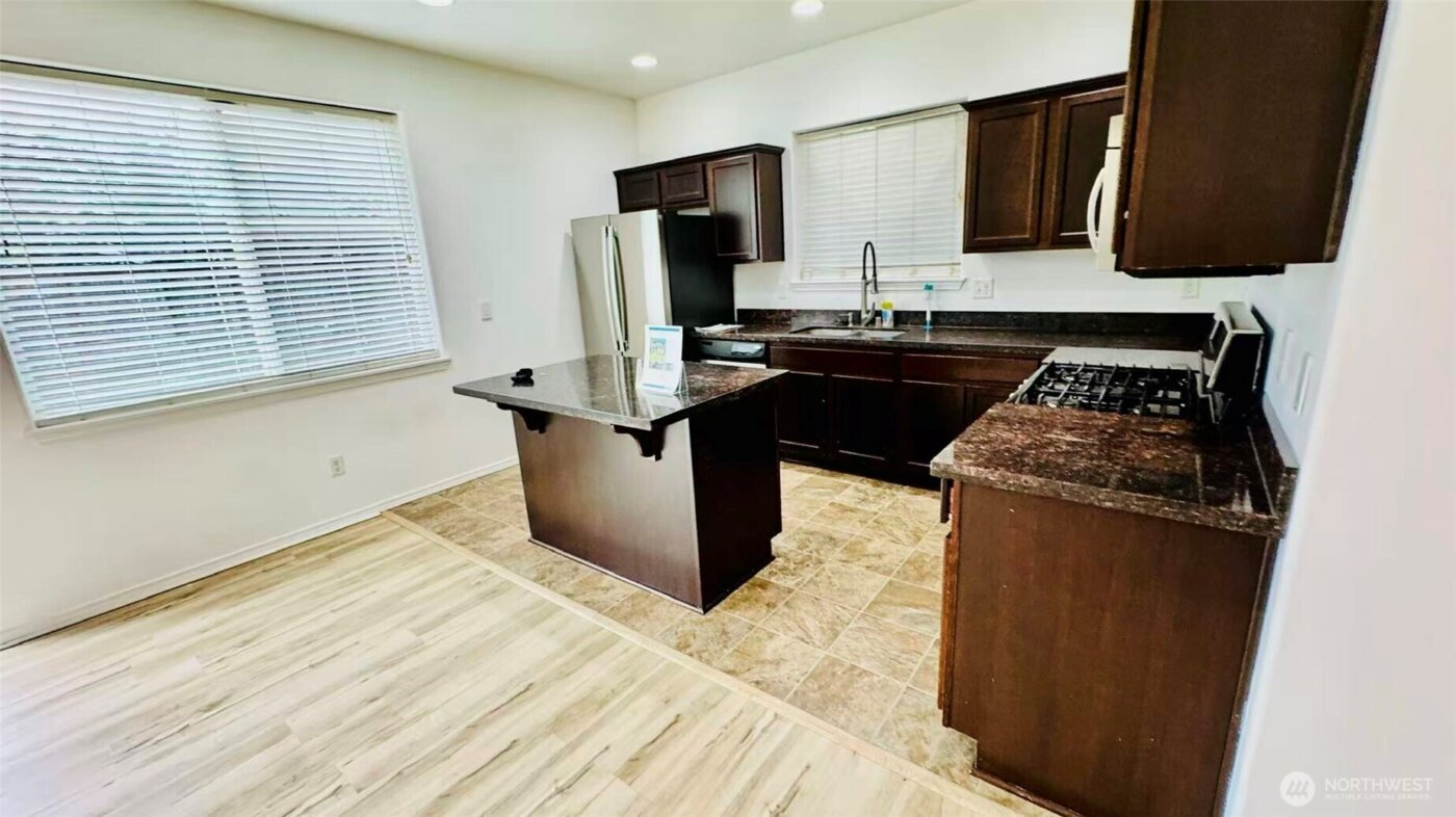 7720 181th Street E, Puyallup, WA 98375-9806