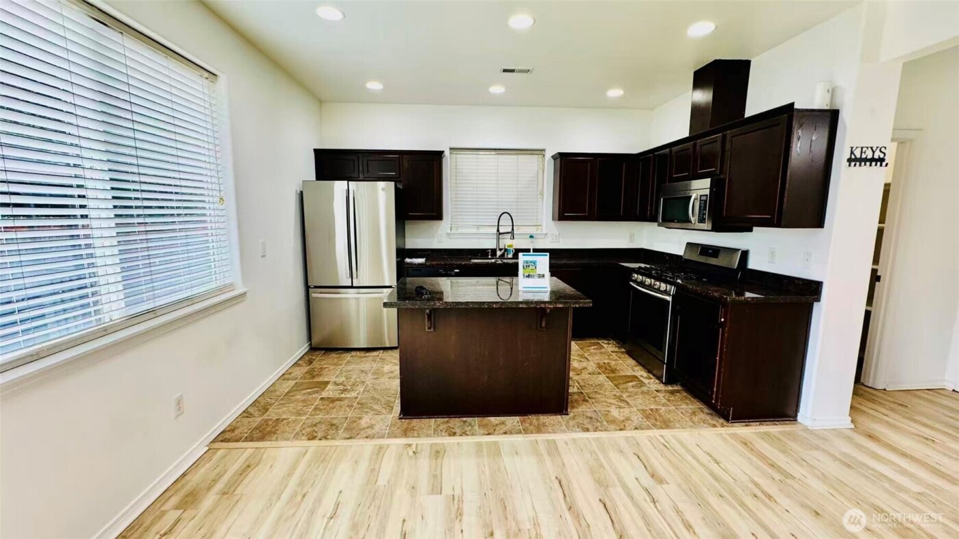 7720 181th Street E, Puyallup, WA 98375-9806