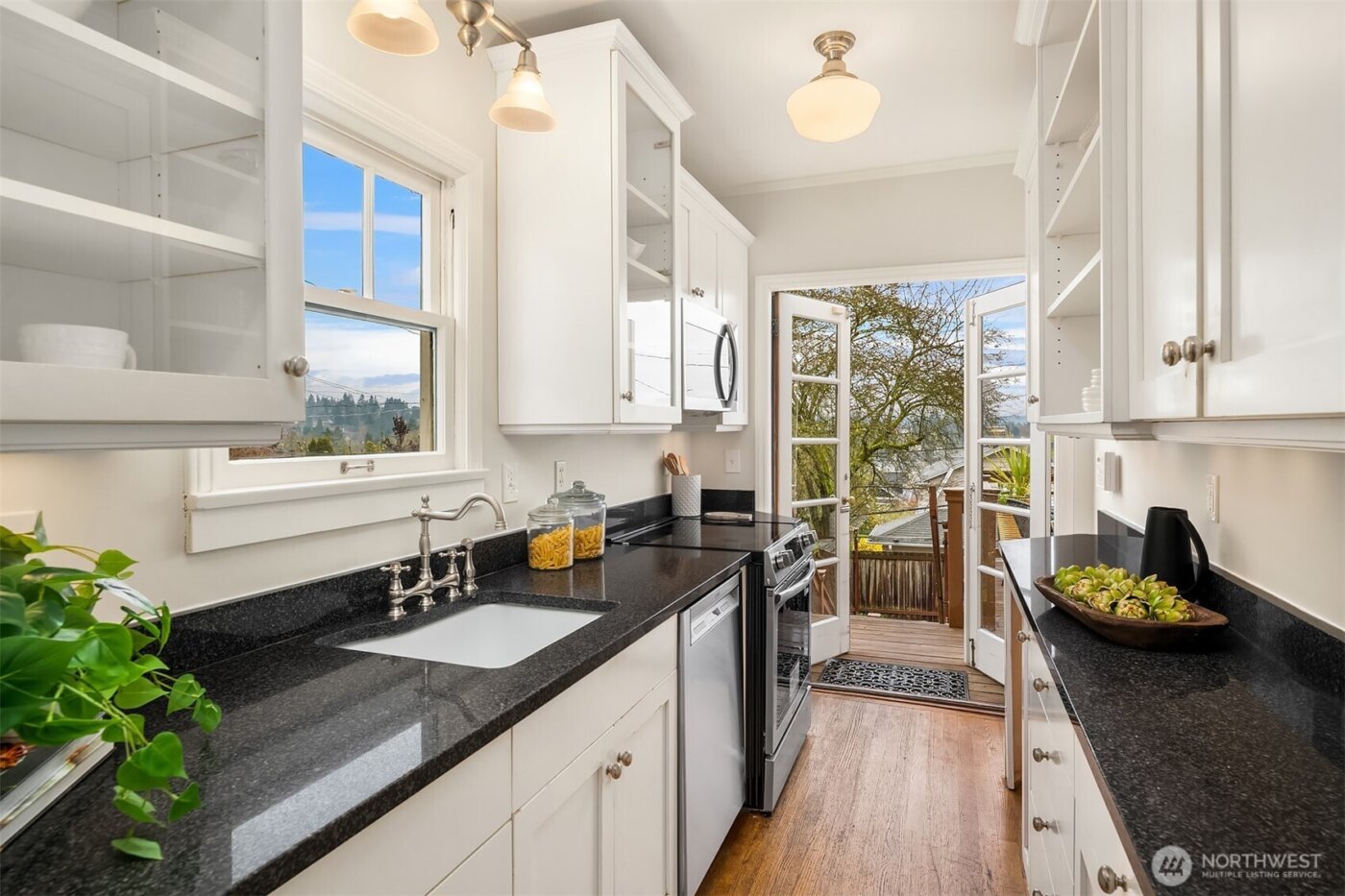 5260 18th Avenue NE, Seattle, WA 98105