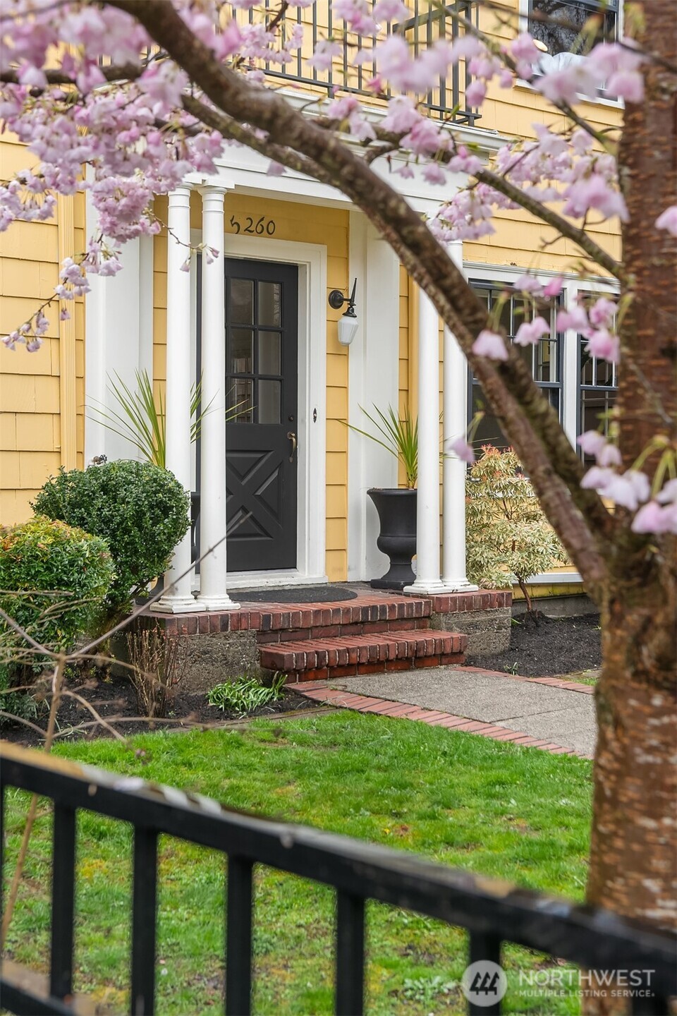 5260 18th Avenue NE, Seattle, WA 98105