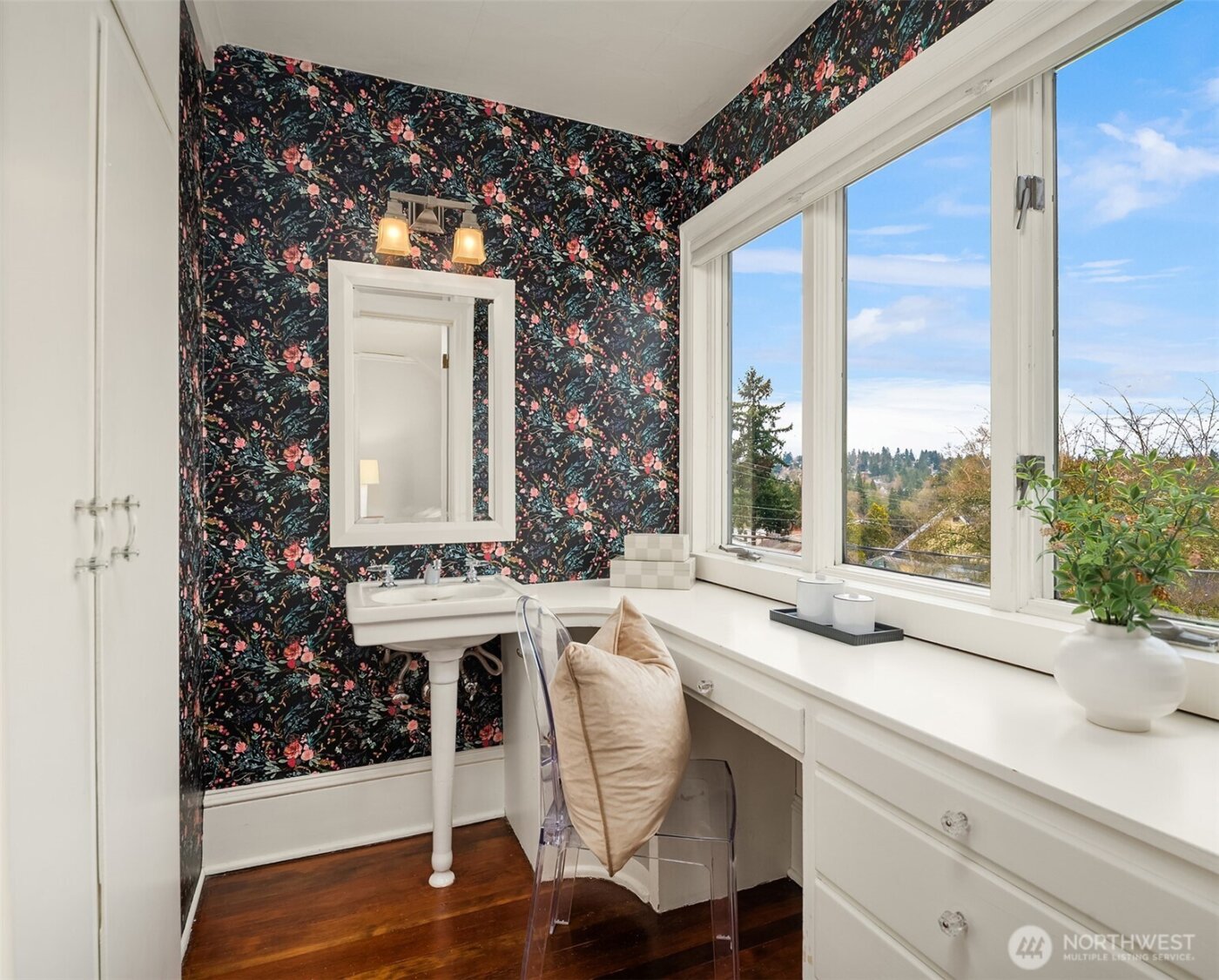 5260 18th Avenue NE, Seattle, WA 98105