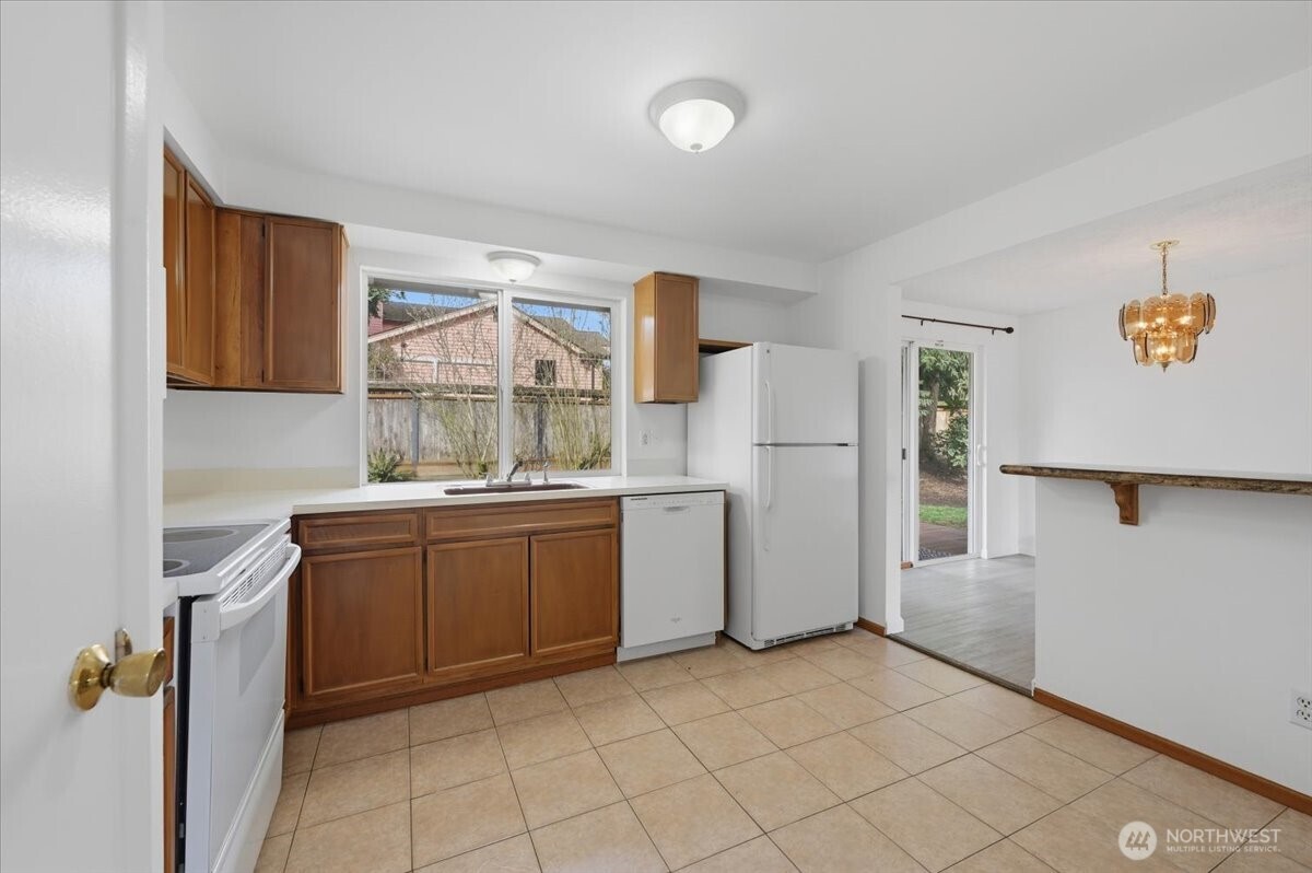 1329 N 183rd Street , Shoreline, WA 98133