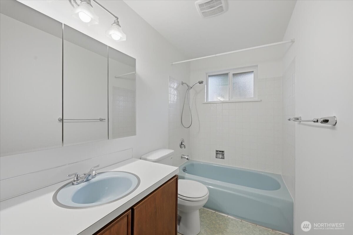 1329 N 183rd Street , Shoreline, WA 98133