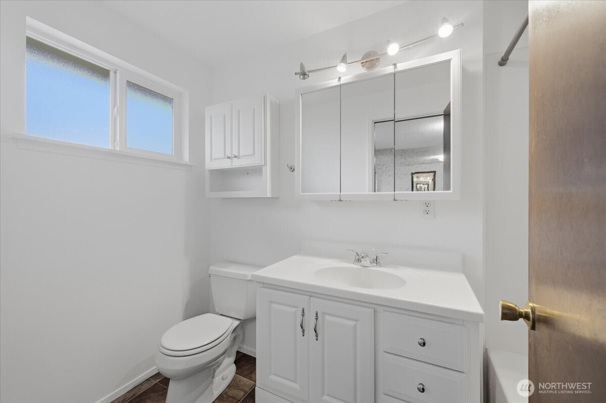 1329 N 183rd Street , Shoreline, WA 98133