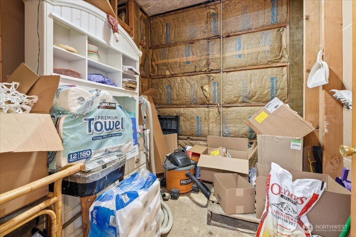 222 W B Street , Rainier, OR 97048