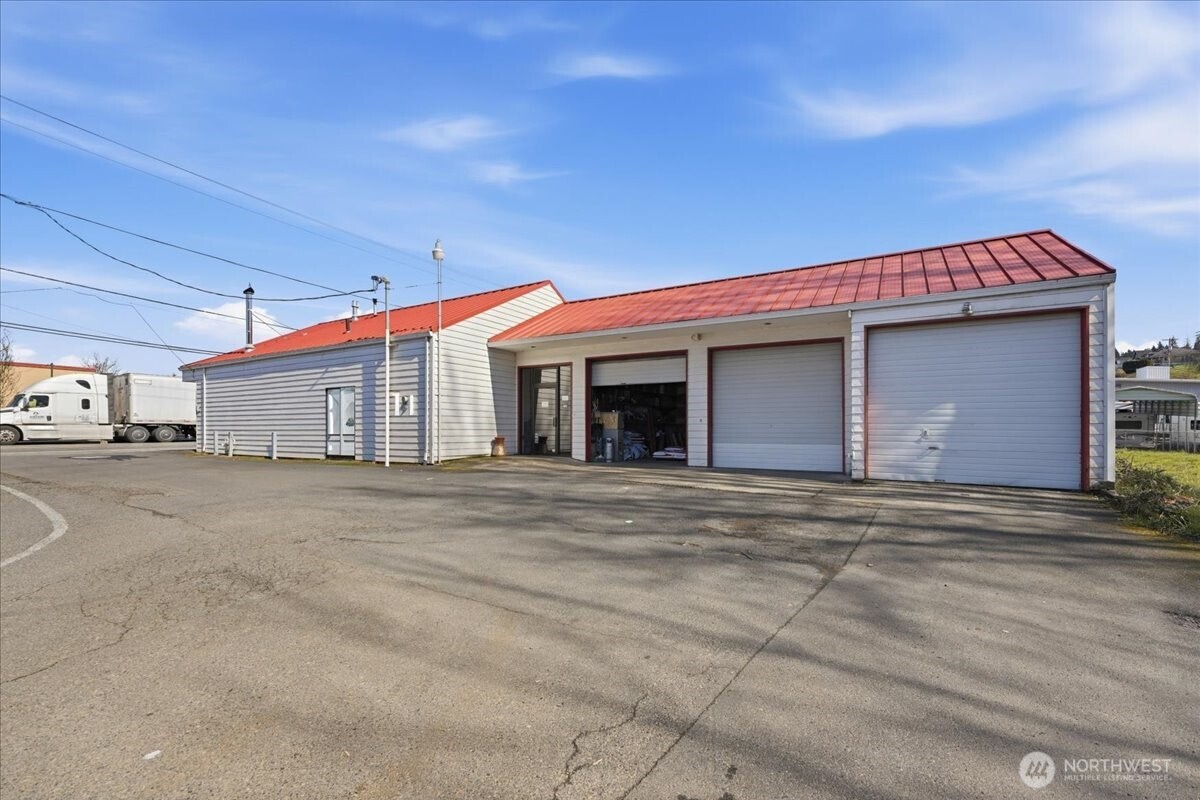 222 W B Street , Rainier, OR 97048