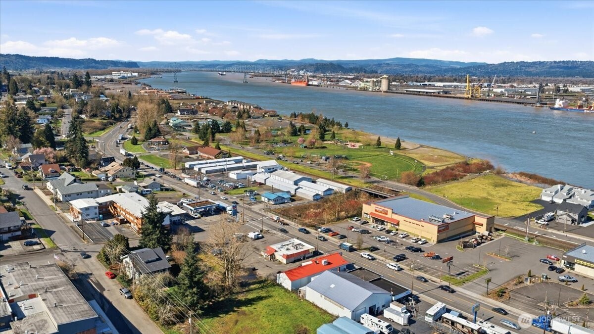 222 W B Street , Rainier, OR 97048