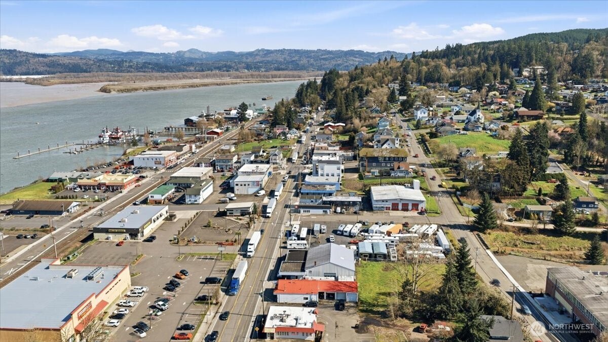 222 W B Street , Rainier, OR 97048