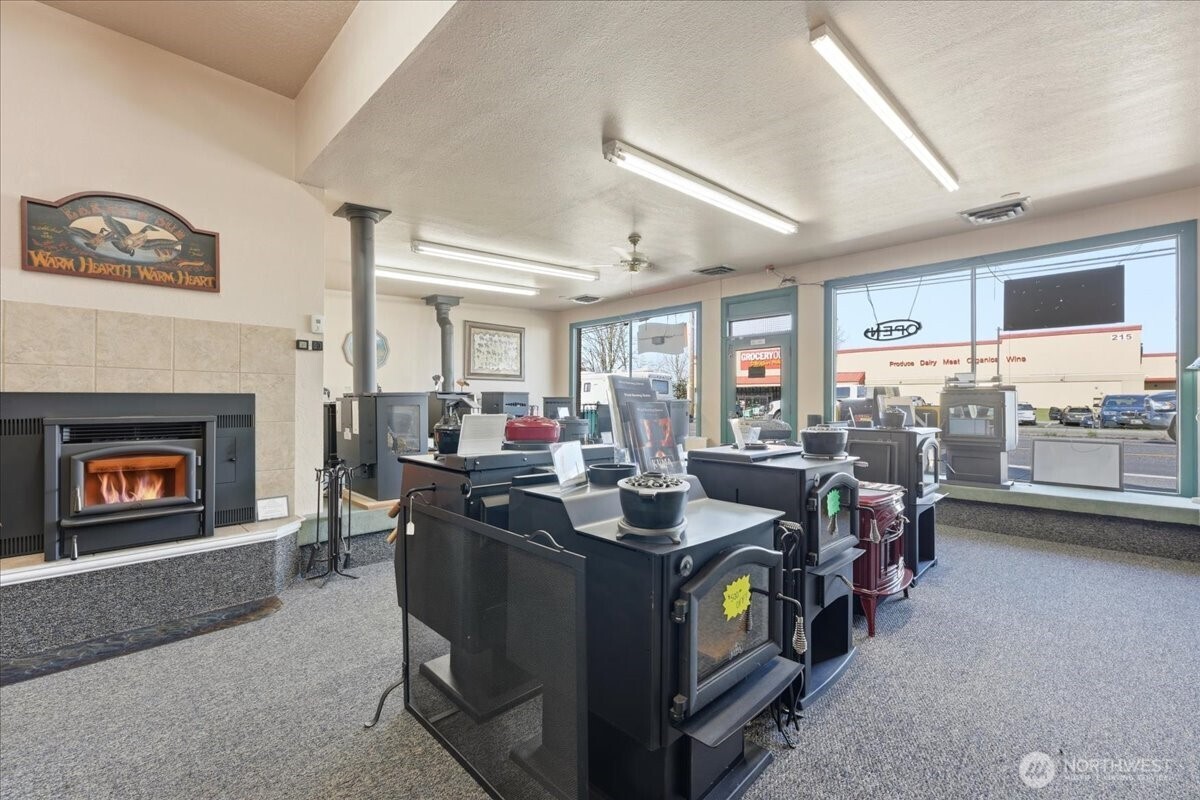 222 W B Street , Rainier, OR 97048