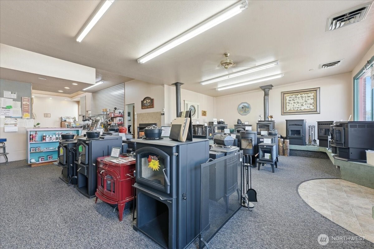 222 W B Street , Rainier, OR 97048