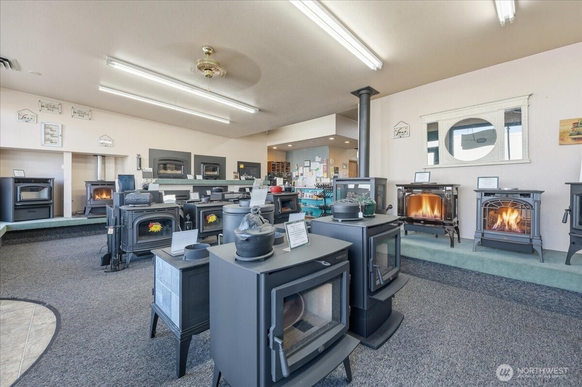 222 W B Street , Rainier, OR 97048