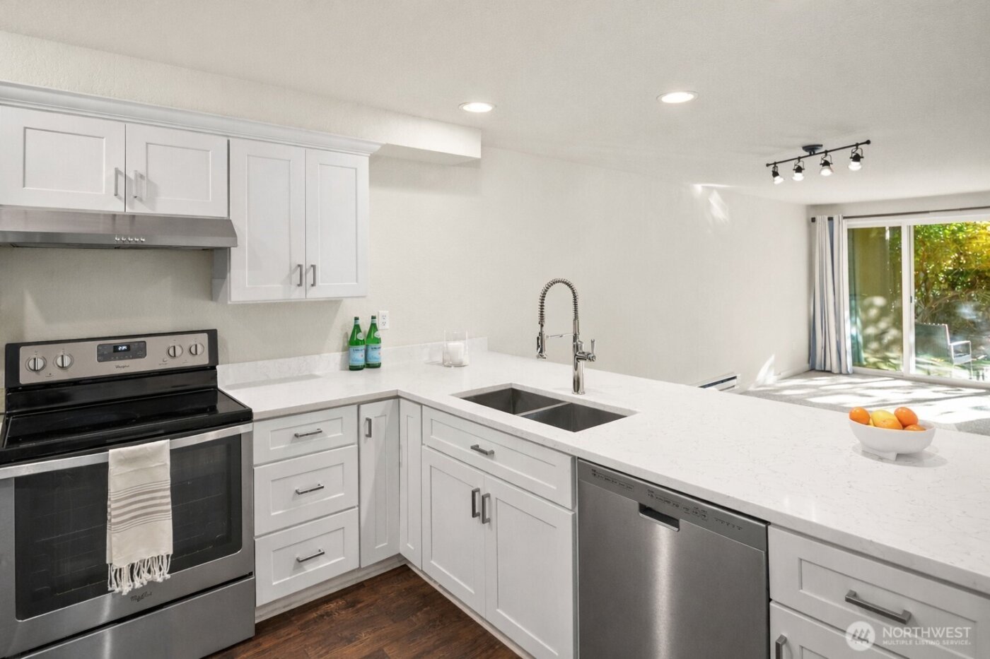 12014 98th Avenue NE #101, Kirkland, WA 98034