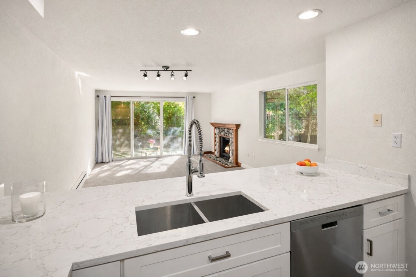 12014 98th Avenue NE #101, Kirkland, WA 98034