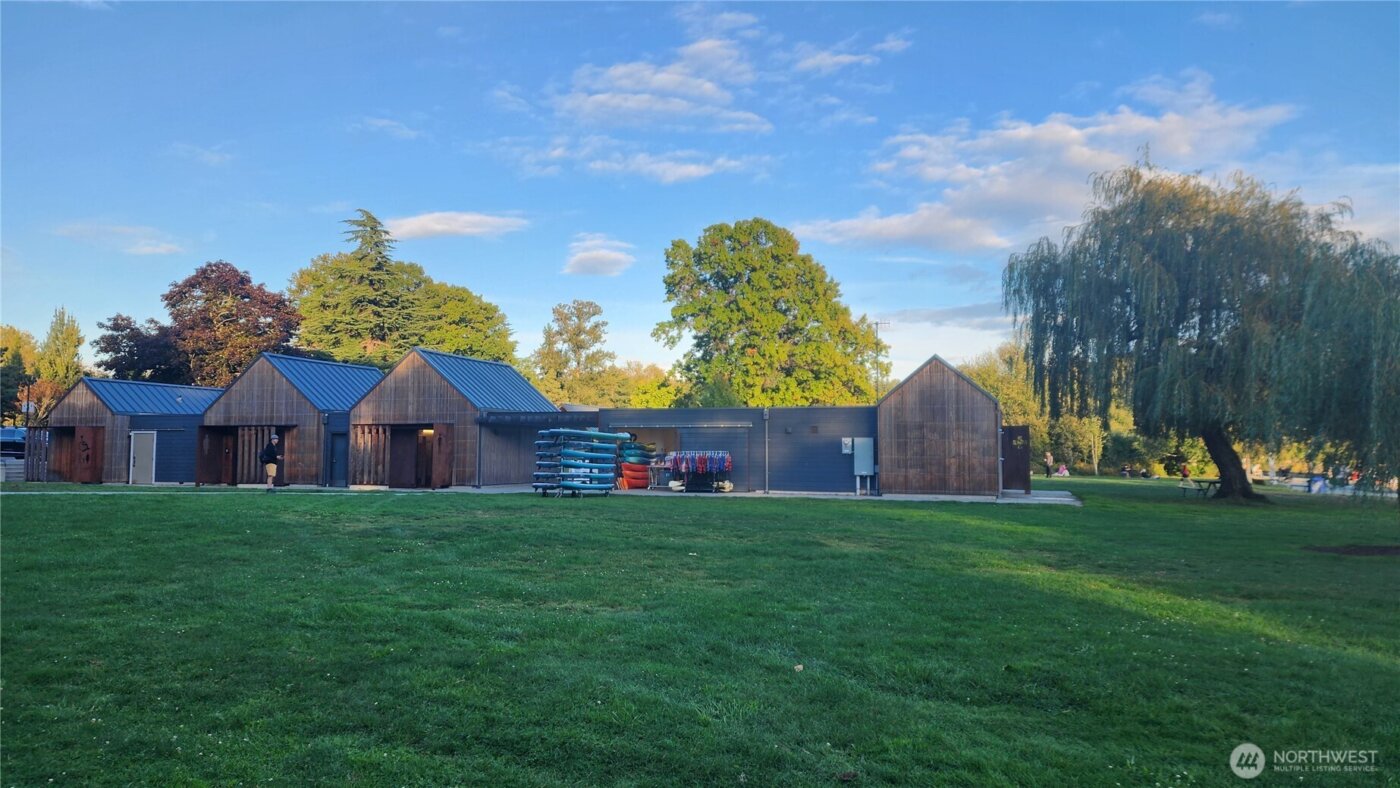 12014 98th Avenue NE #101, Kirkland, WA 98034