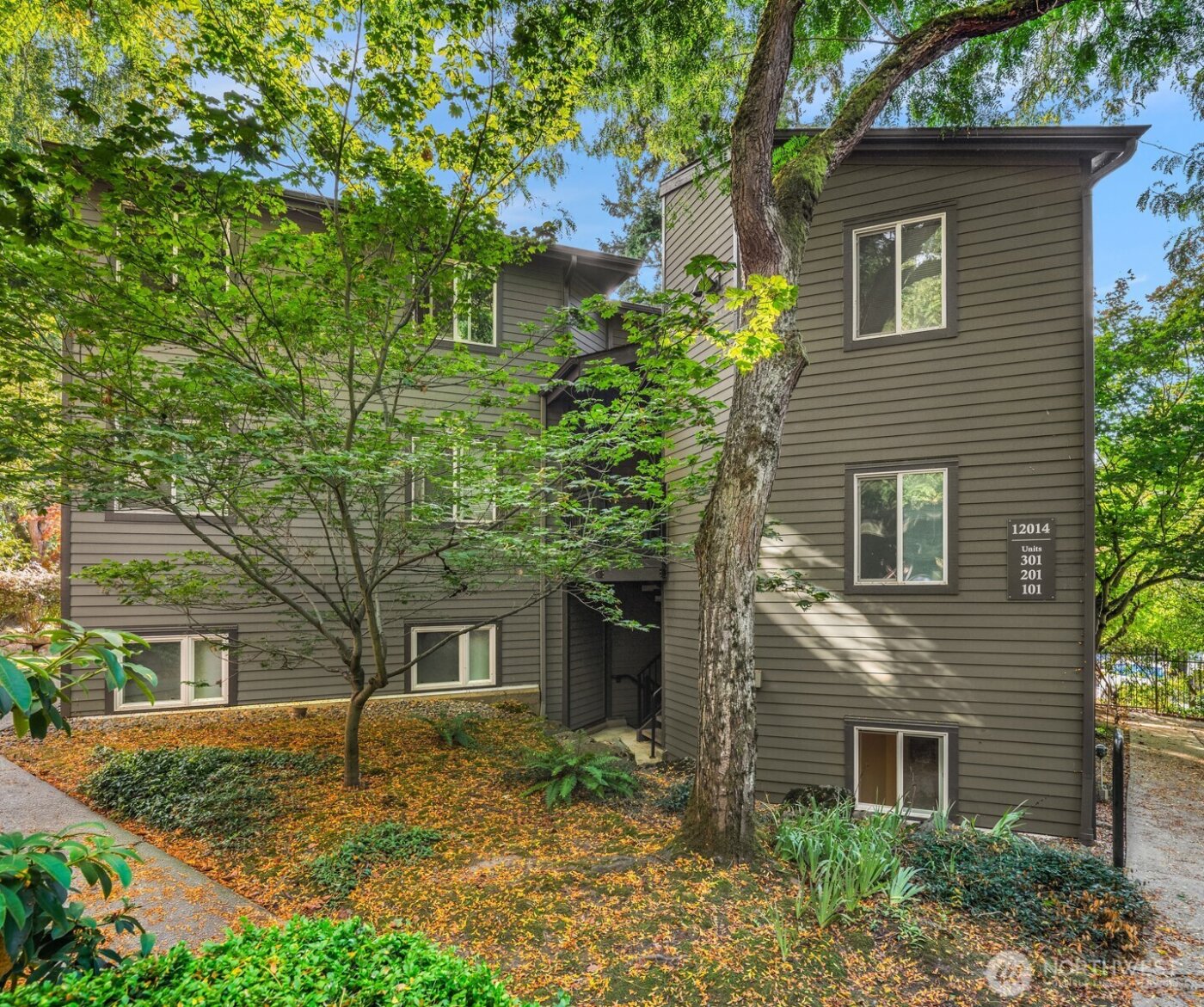 12014 98th Avenue NE #101, Kirkland, WA 98034