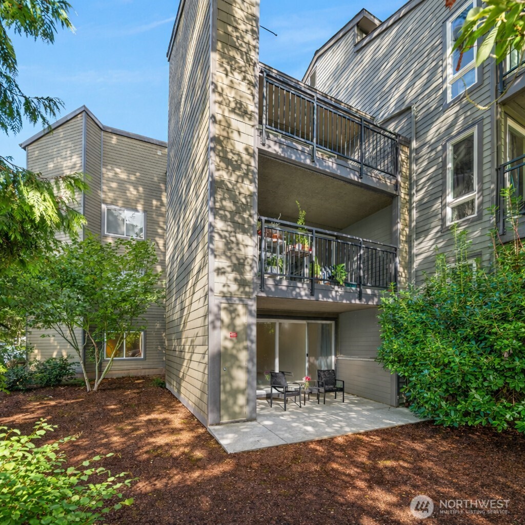 12014 98th Avenue NE #101, Kirkland, WA 98034