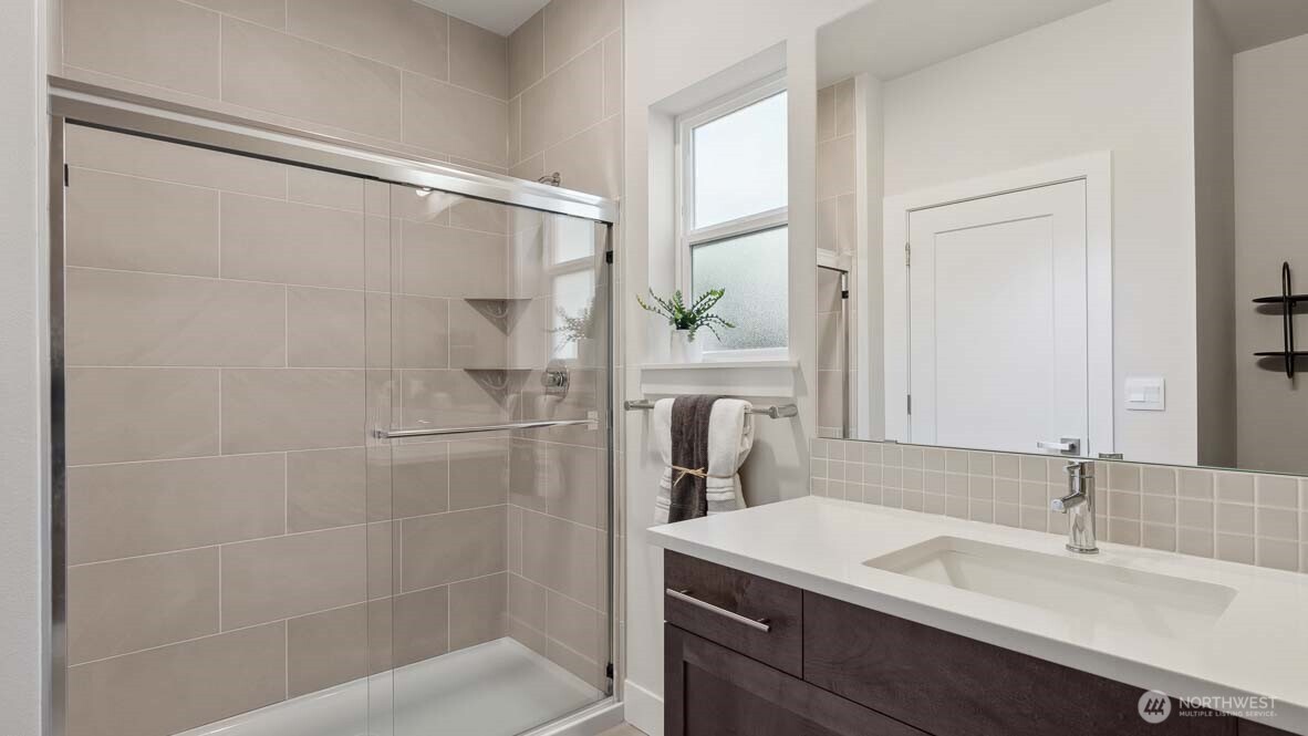 3823 194th Lane SE, Bothell, WA 98012