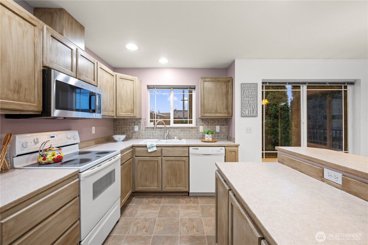 10025 9th Avenue W #D201, Everett, WA 98204