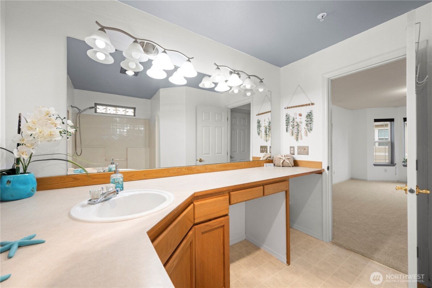 10025 9th Avenue W #D201, Everett, WA 98204