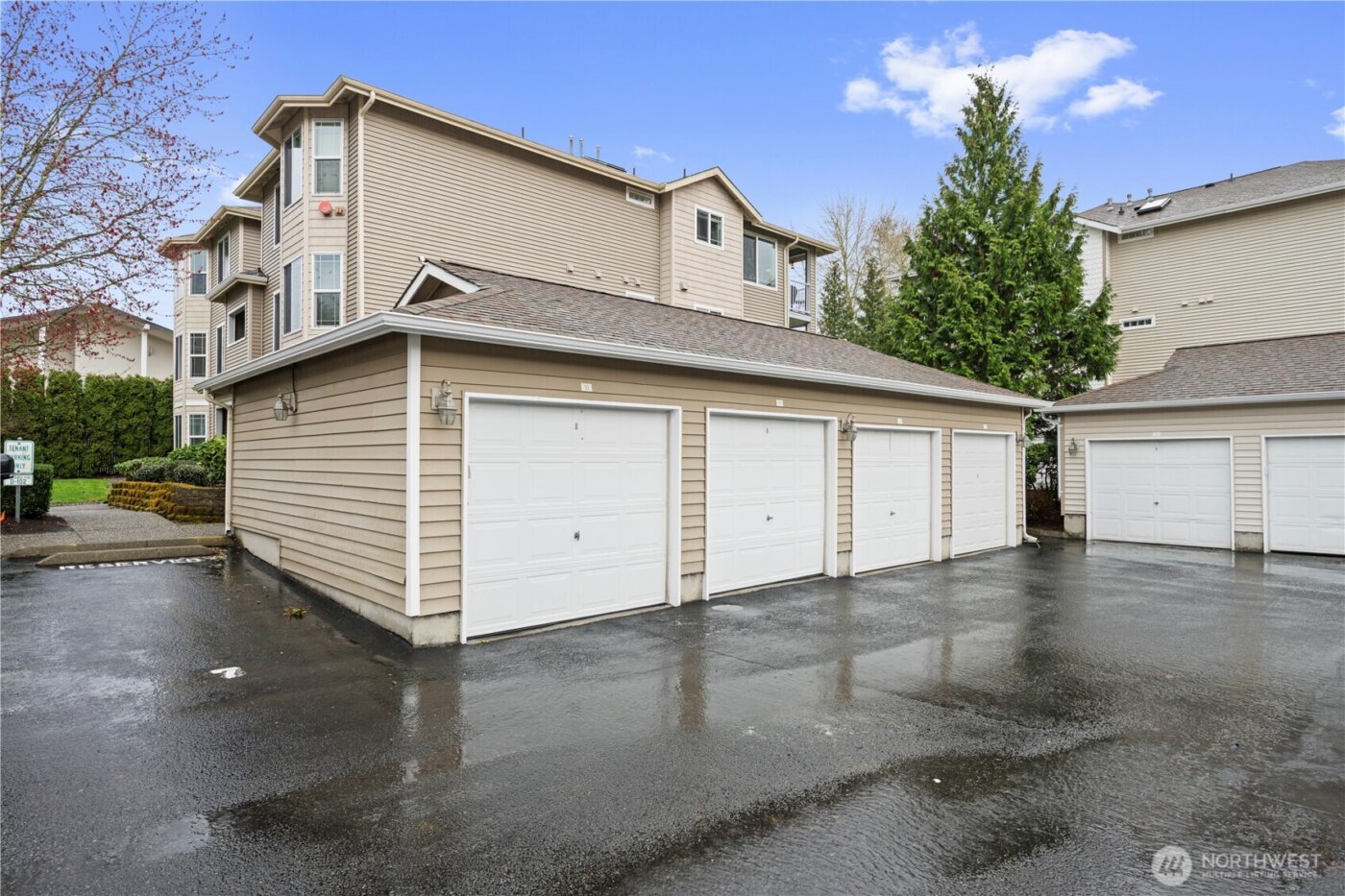 10025 9th Avenue W #D201, Everett, WA 98204