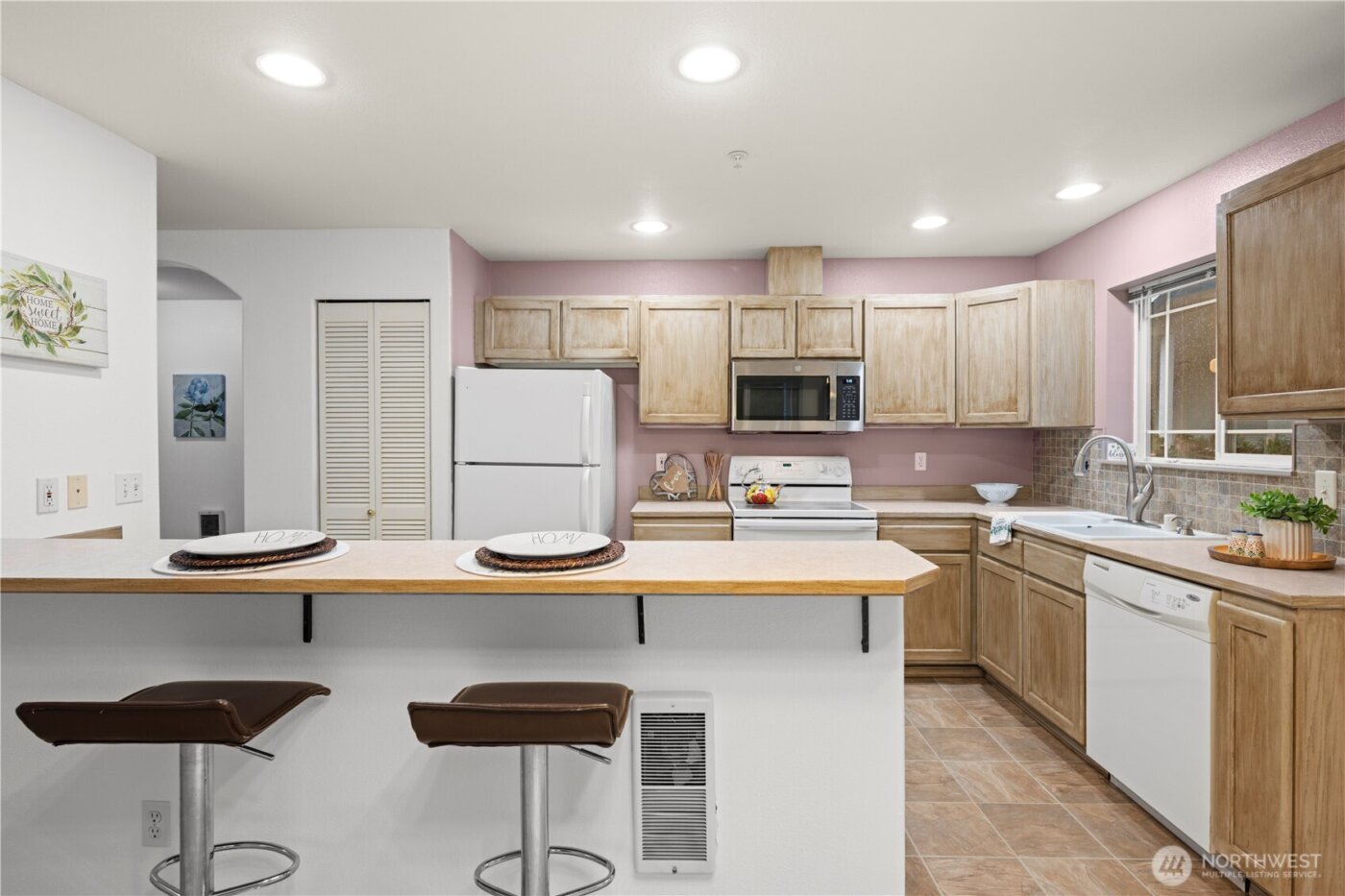 10025 9th Avenue W #D201, Everett, WA 98204