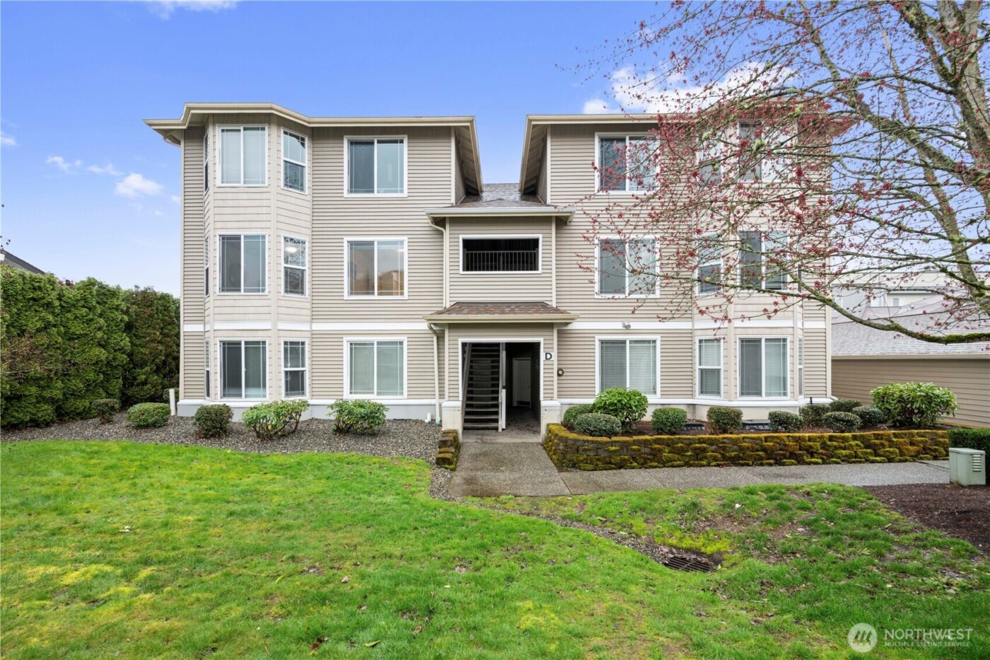 10025 9th Avenue W #D201, Everett, WA 98204