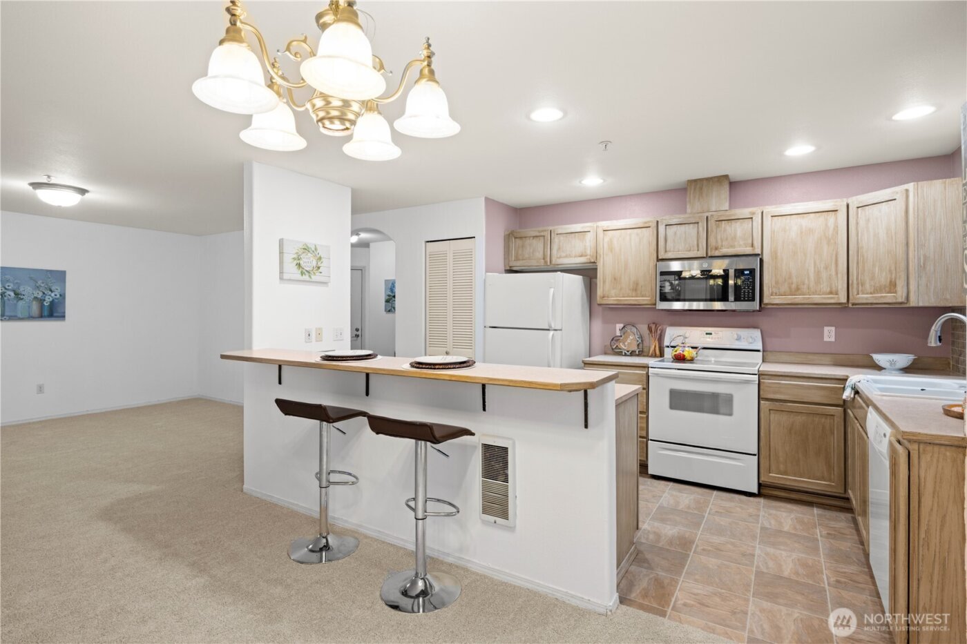 10025 9th Avenue W #D201, Everett, WA 98204