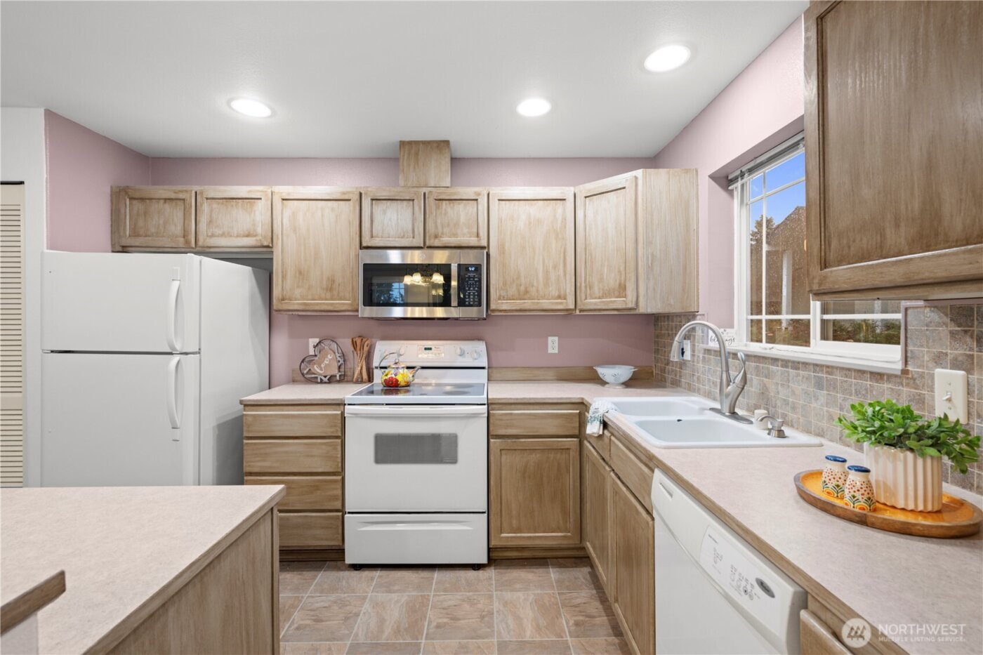 10025 9th Avenue W #D201, Everett, WA 98204