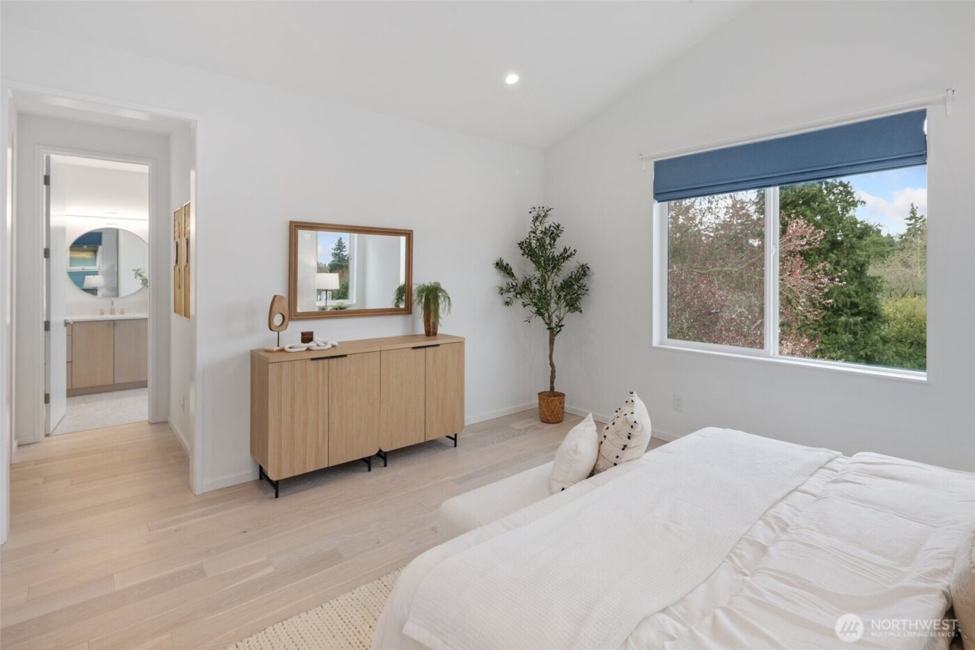 7012 Ravenna Avenue NE, Seattle, WA 98115