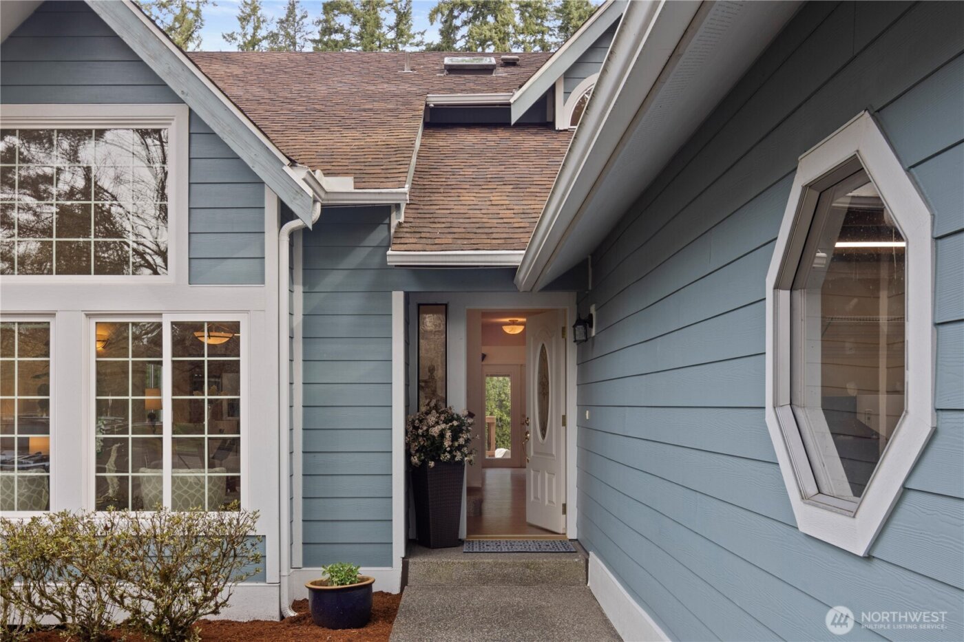 24908 Lake Wilderness Country Club Drive SE, Maple Valley, WA 98038