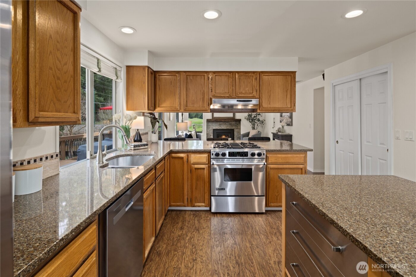 24908 Lake Wilderness Country Club Drive SE, Maple Valley, WA 98038