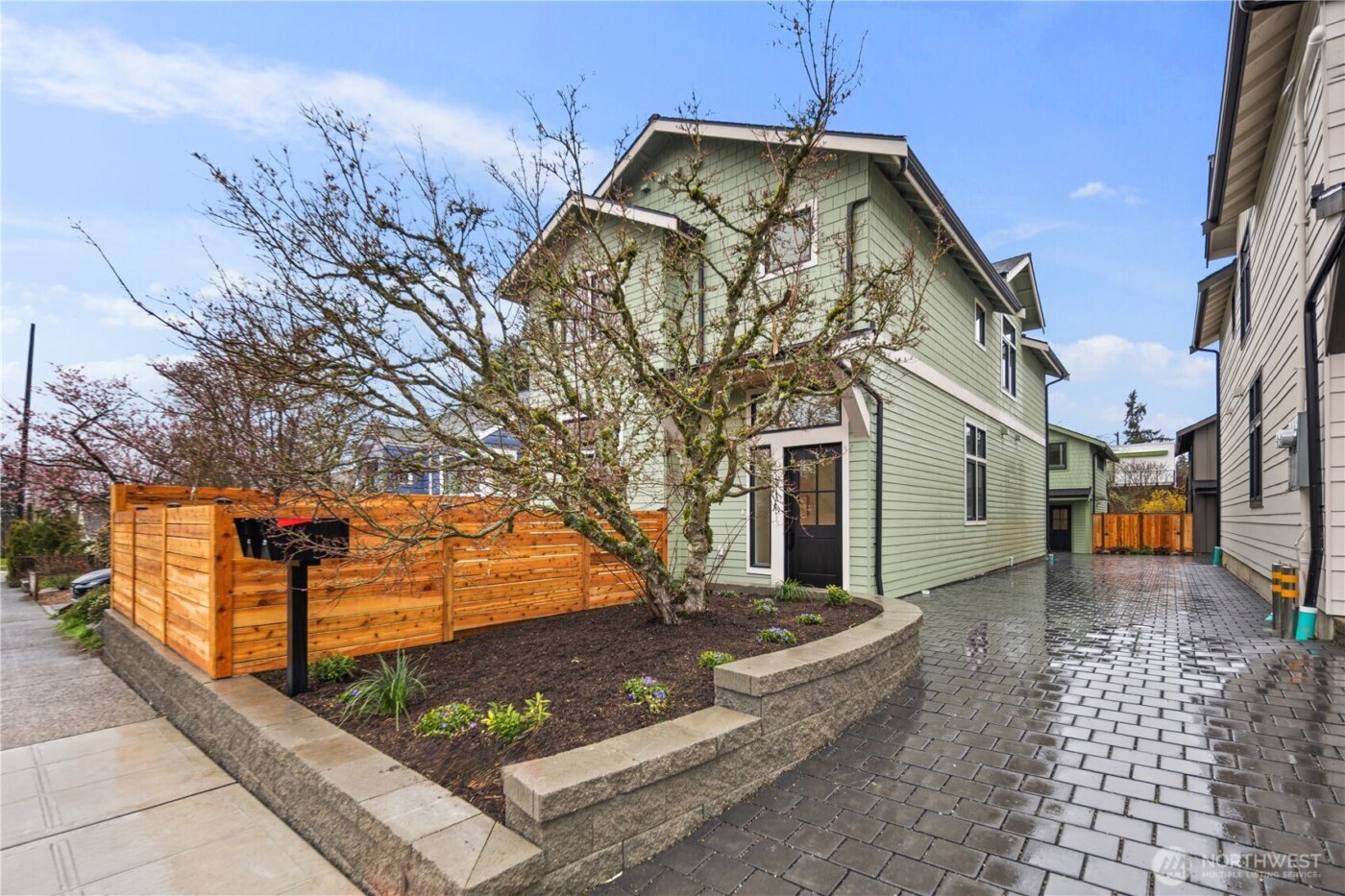 522 NE 89th Street #A, Seattle, WA 98115