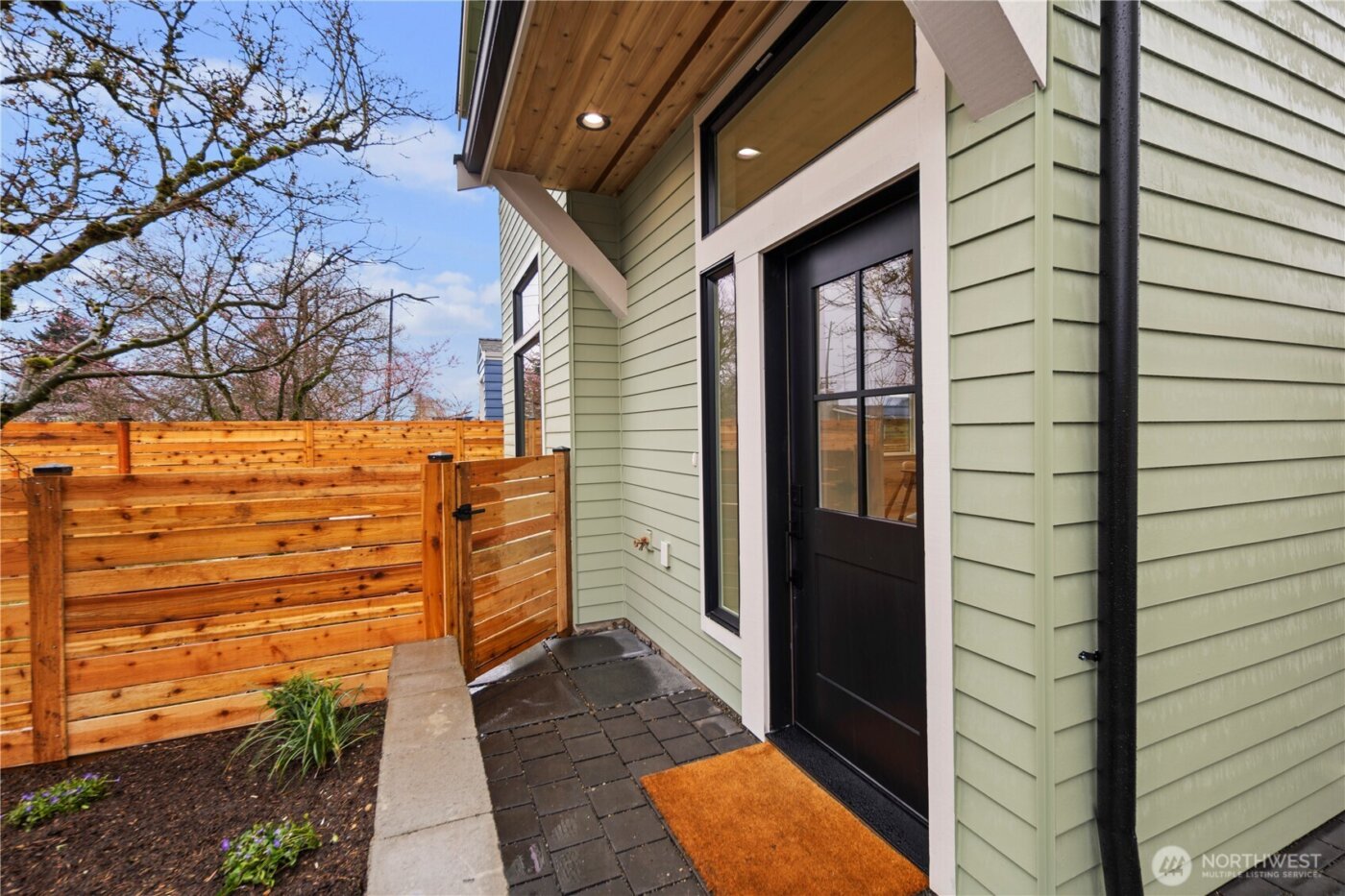 522 NE 89th Street #A, Seattle, WA 98115