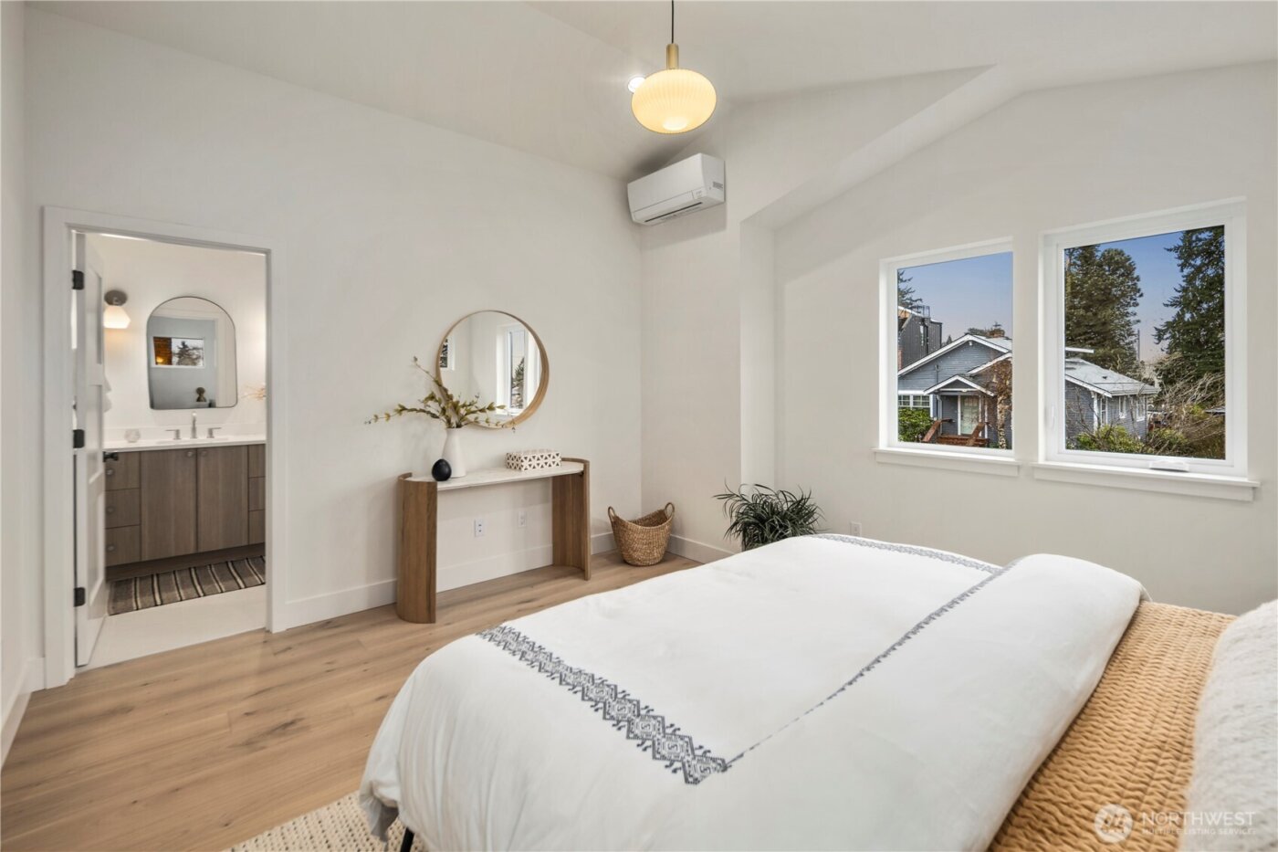 522 NE 89th Street #A, Seattle, WA 98115