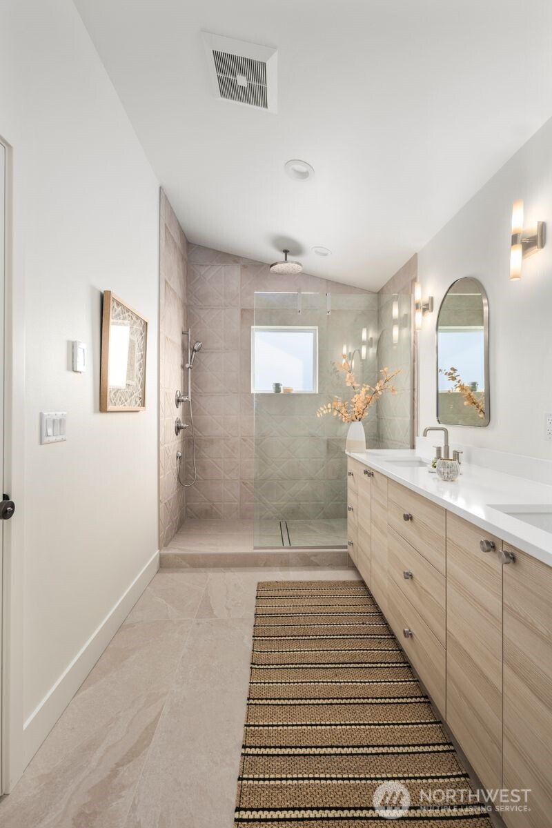 522 NE 89th Street #A, Seattle, WA 98115