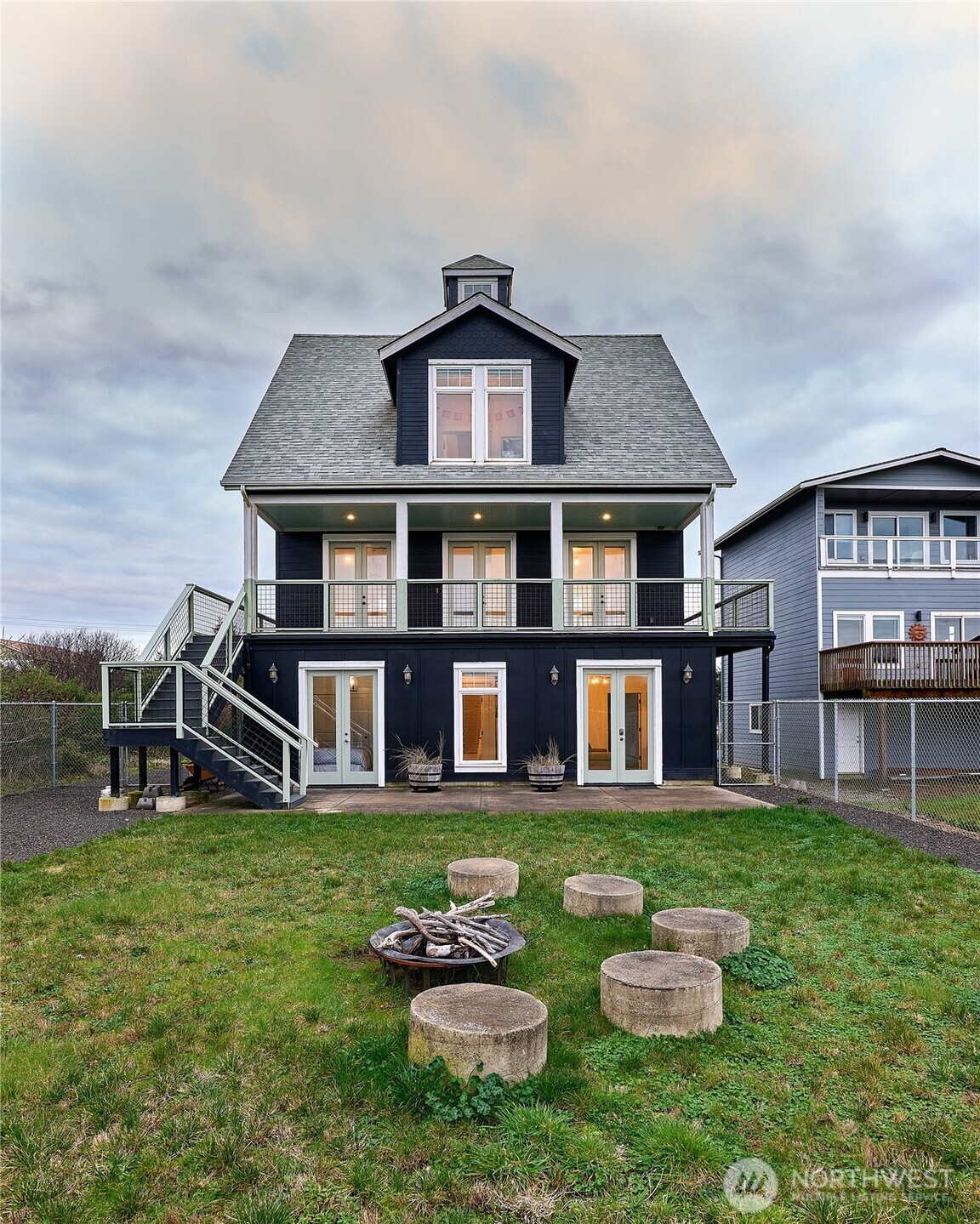 577 Sand Dune Avenue SW, Ocean Shores, WA 98569