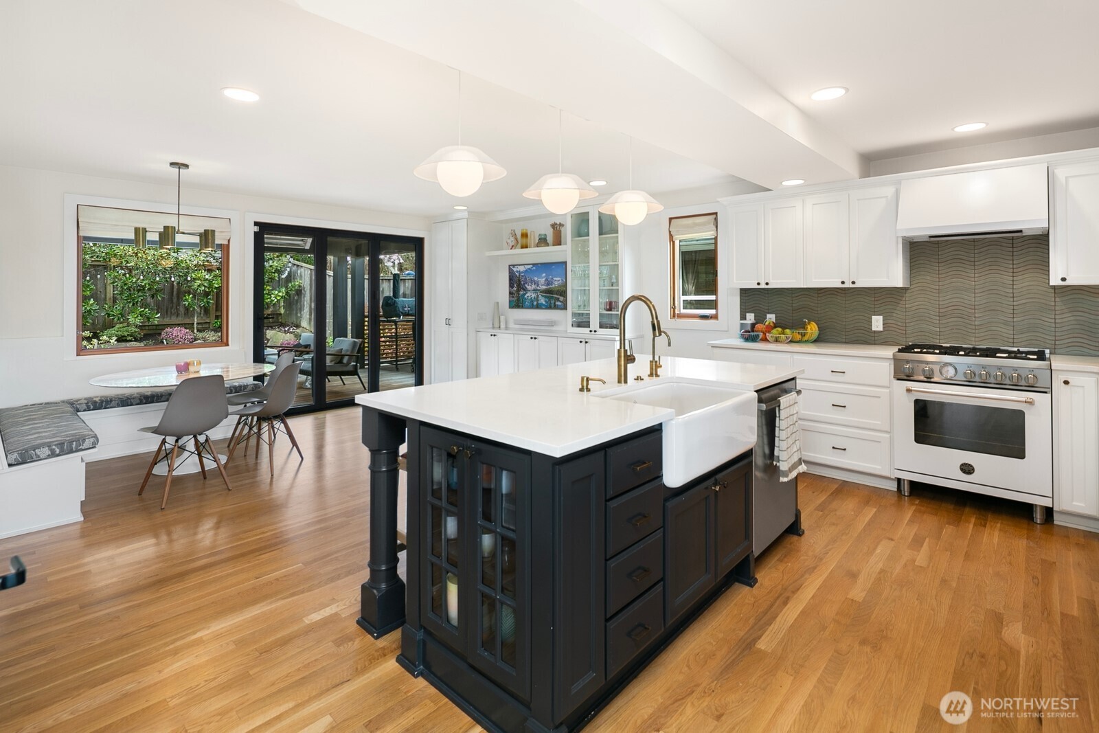 2507 27th Avenue W, Seattle, WA 98199