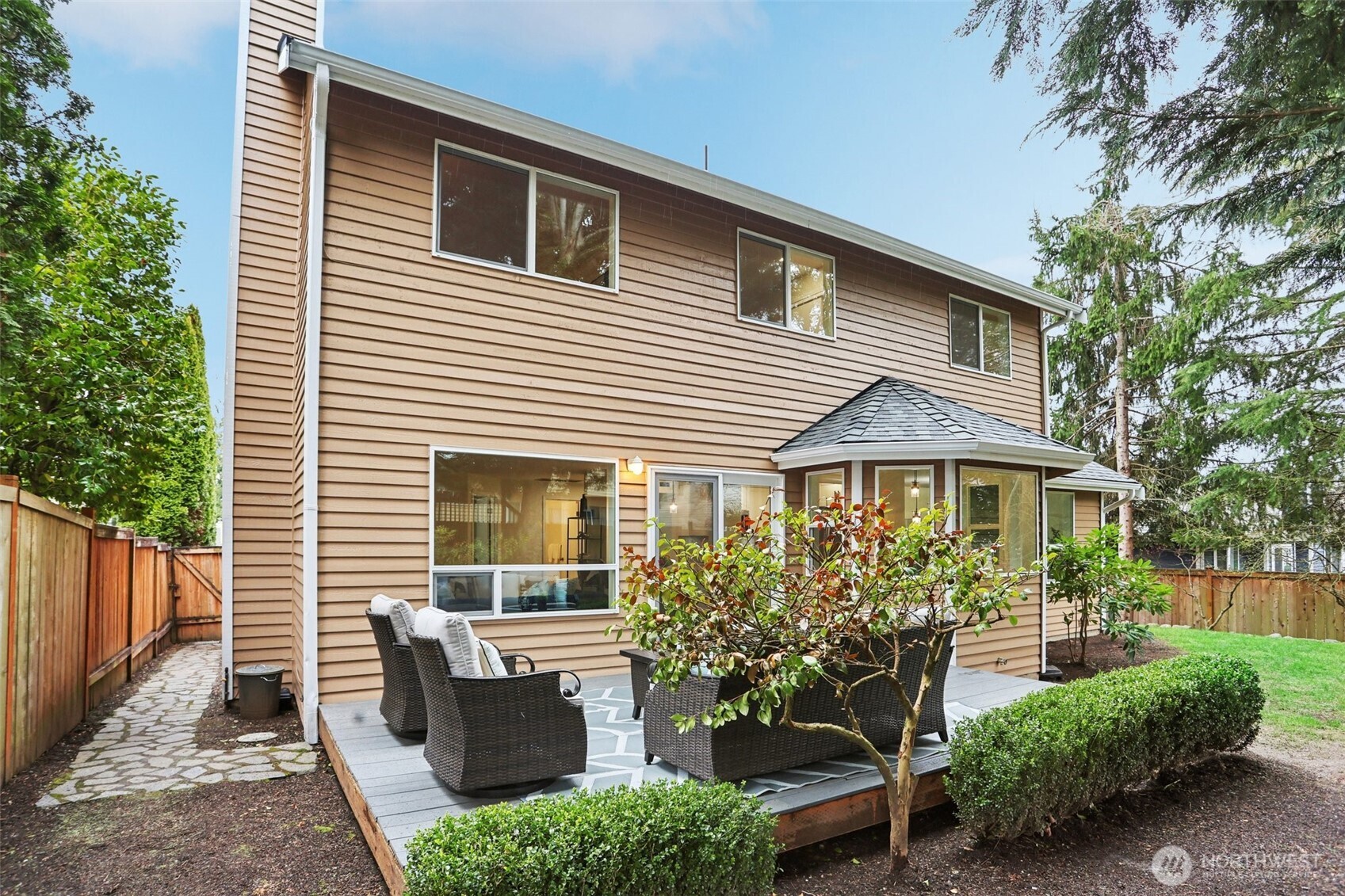 22124 NE 9th Place , Sammamish, WA 98074