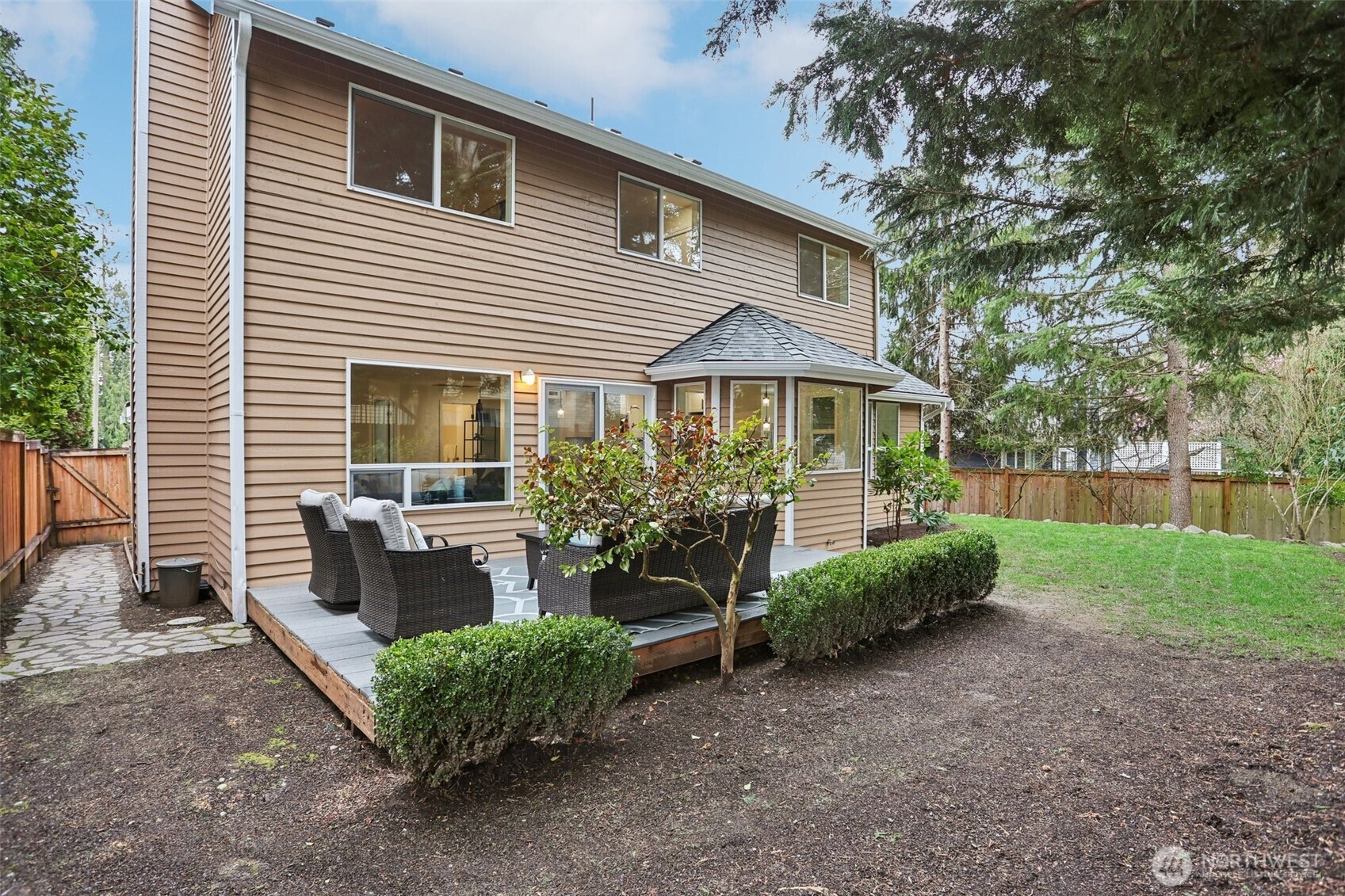 22124 NE 9th Place , Sammamish, WA 98074