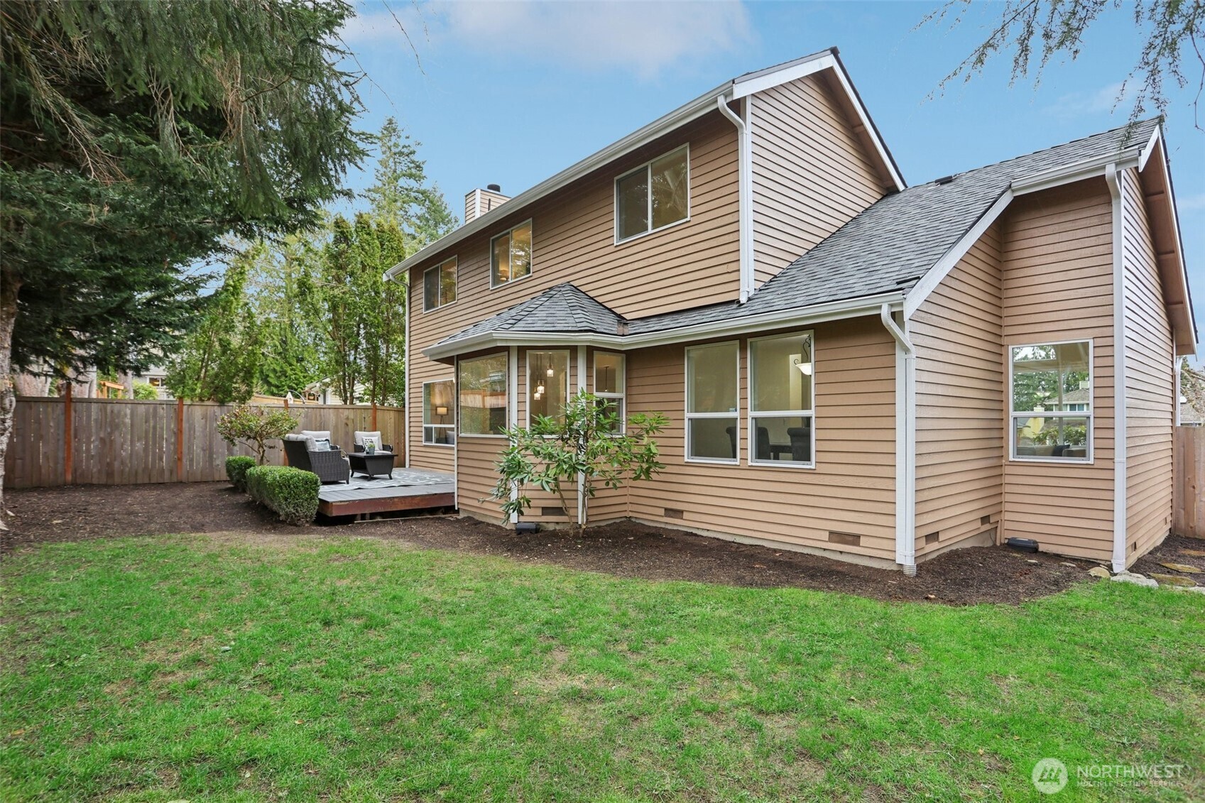22124 NE 9th Place , Sammamish, WA 98074
