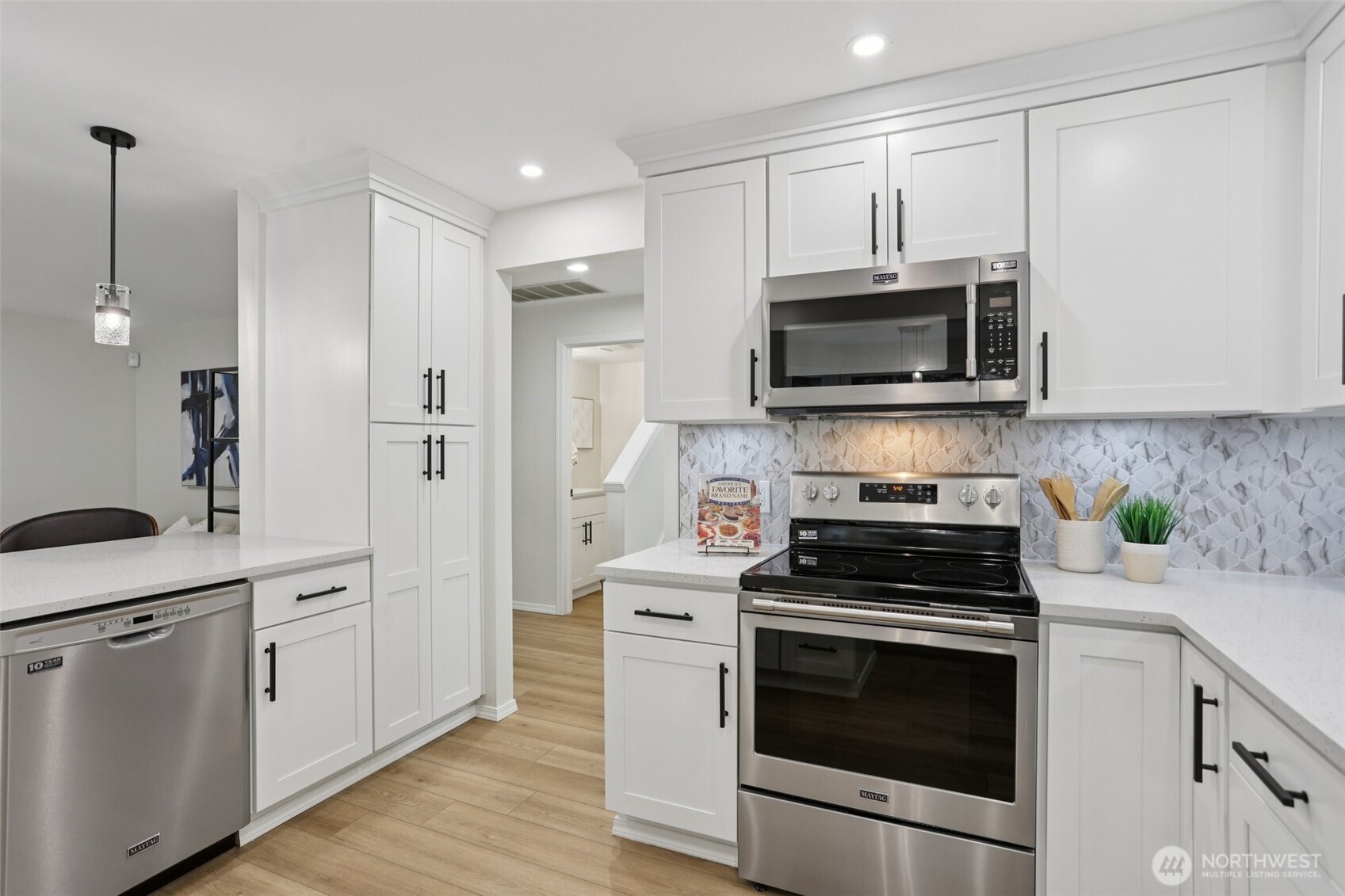 22124 NE 9th Place , Sammamish, WA 98074