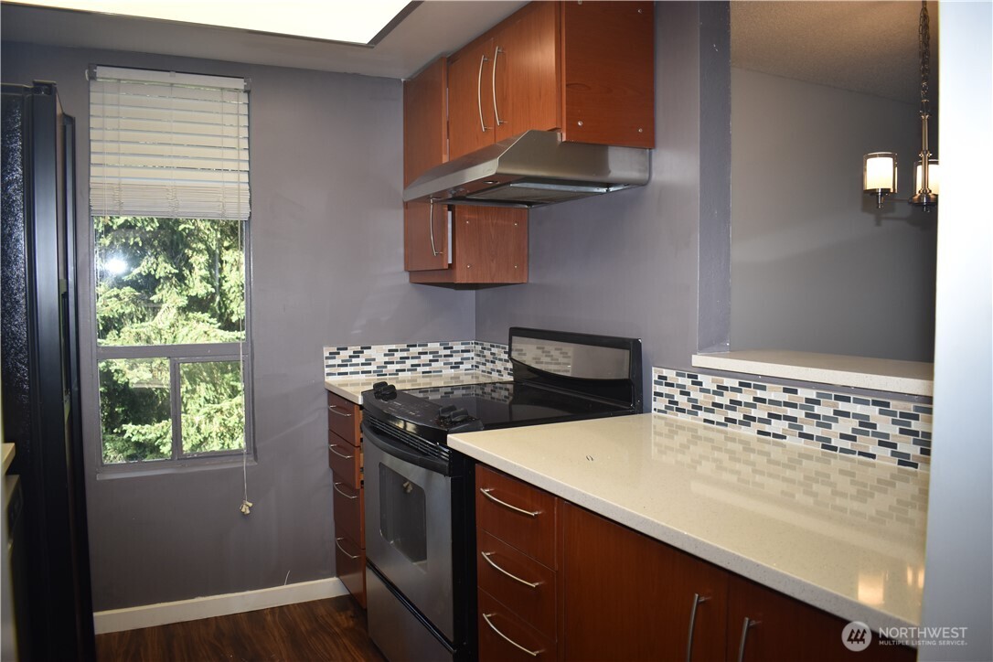 33025 18th Place #D301, Federal Way, WA 98003