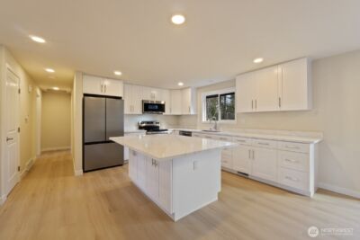 14522 NE 5th Street , Bellevue, WA 98007 - Photo 2