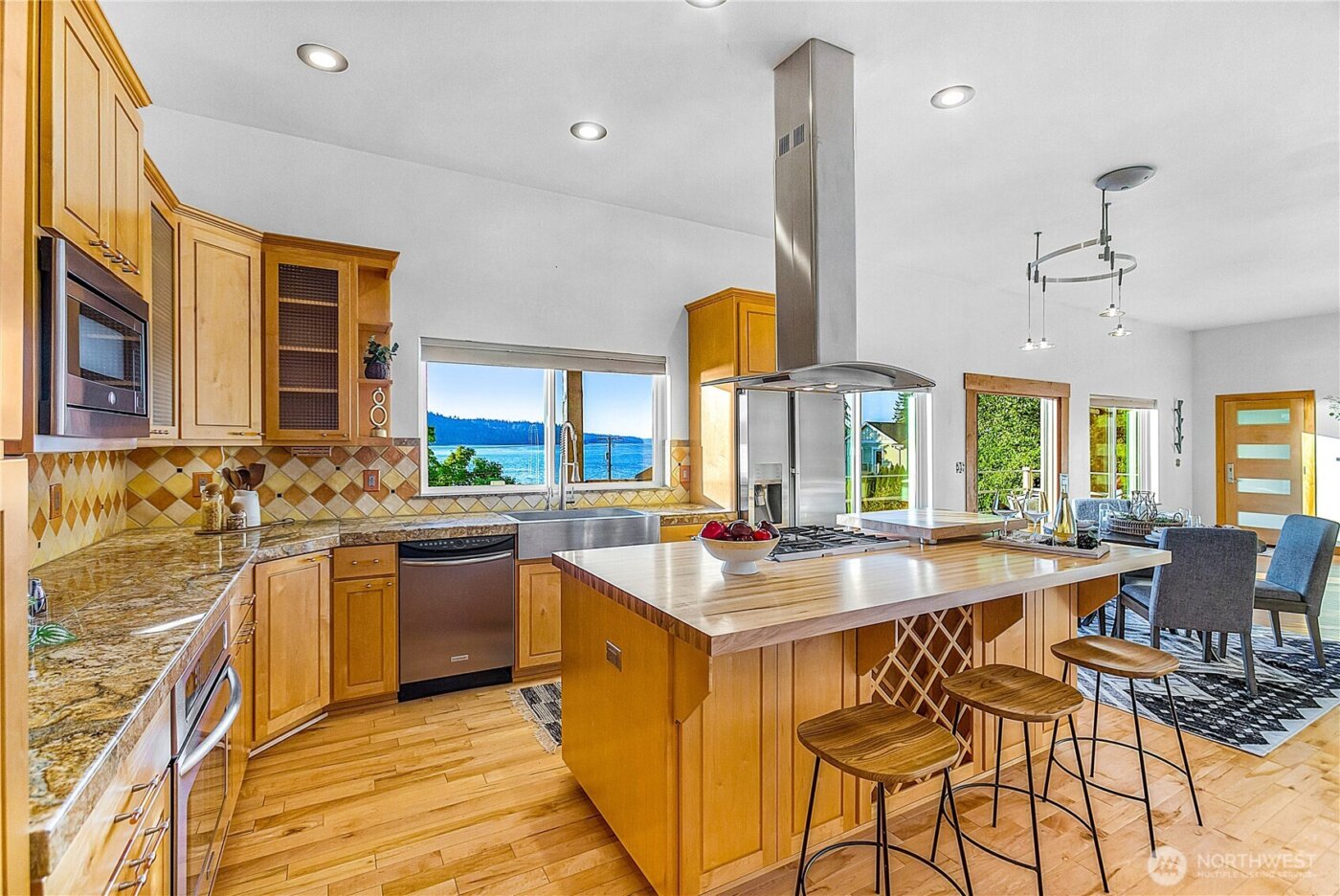 4311 Romano Lane , Tokeland, WA 98590