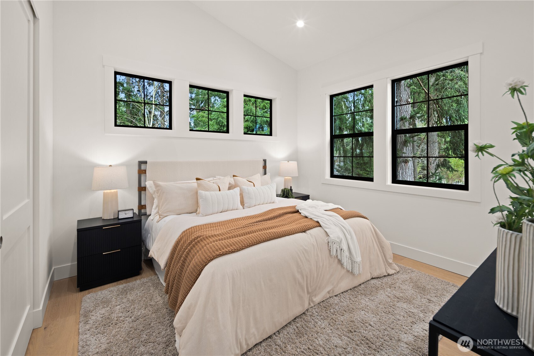 16656 NE 12th Street , Bellevue, WA 98008