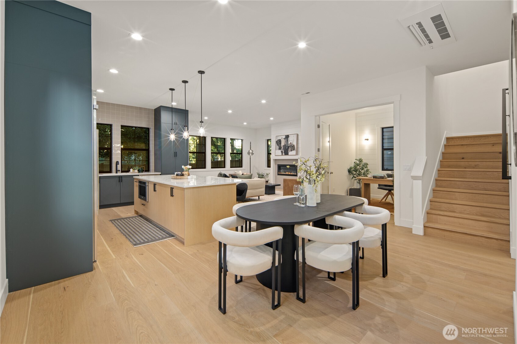 16656 NE 12th Street , Bellevue, WA 98008