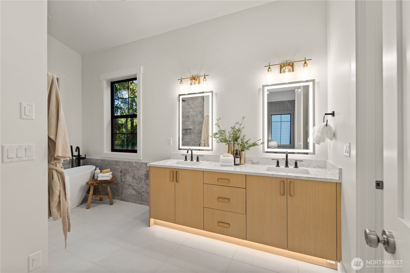 16654 NE 12th Street , Bellevue, WA 98008