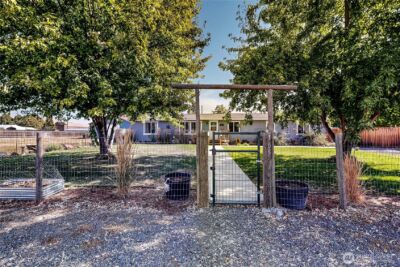 165 Harmon Street , Waitsburg, WA 99361